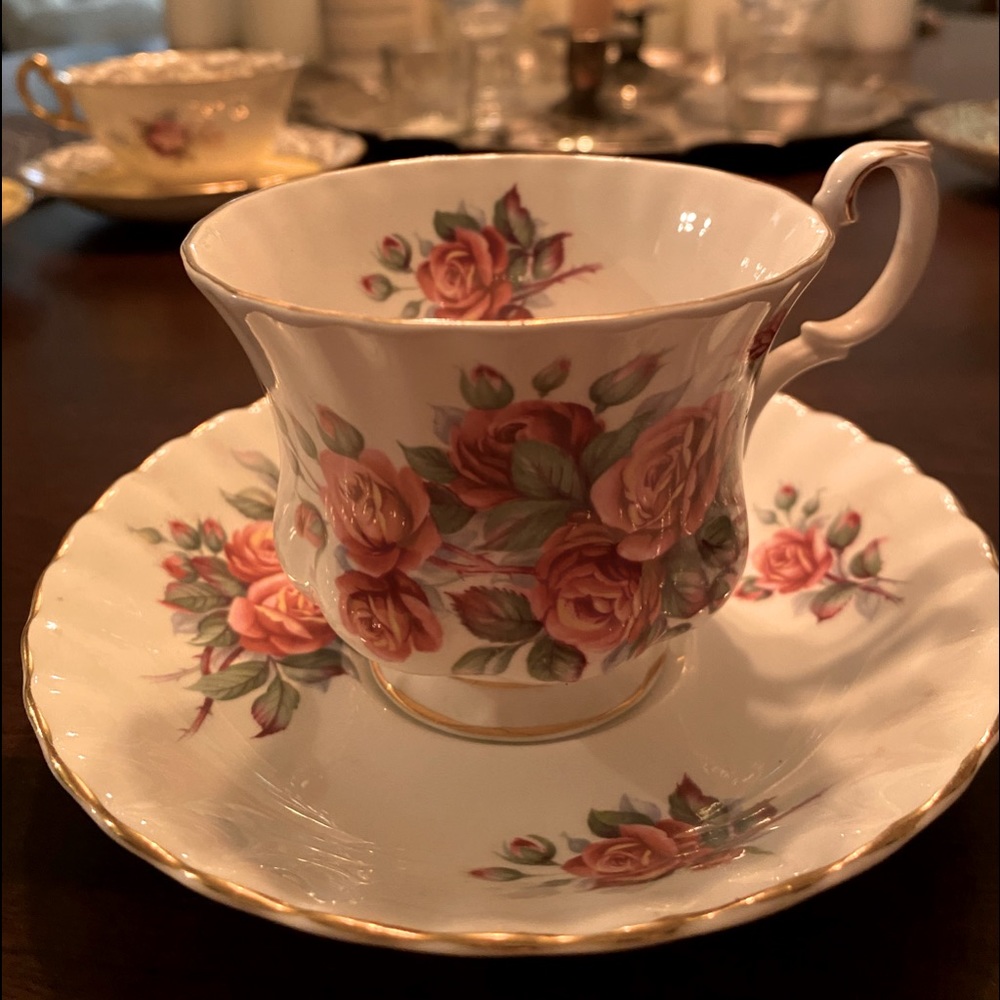 ROYAL DOULTON Centennial Rose. Teacup and Saucer